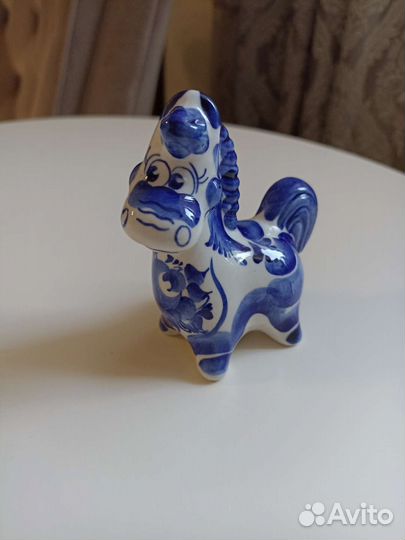 Сувенирные фигурки из фарфора, оникса, керамики