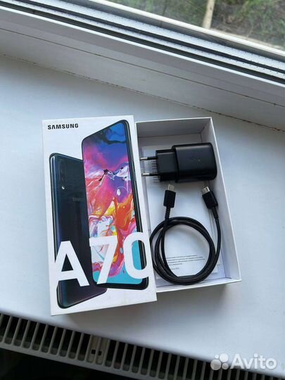 Телефон Samsung А70