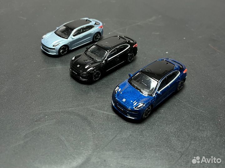 Копия машинка 1:64 Zeekr 001 (разные цвета)