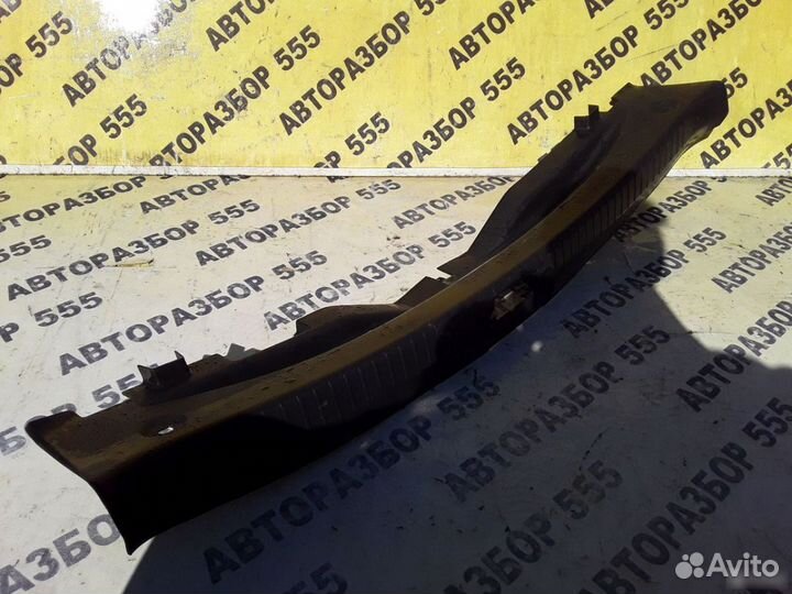 Накладка на замок багажника Nissan Qashqai J10