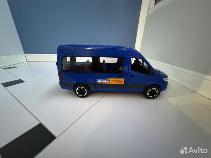 Автомобиль Bruder Mersedes Sprinter