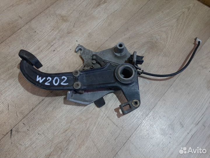 Педаль стояночного тормоза Mercedes-Benz C-Class