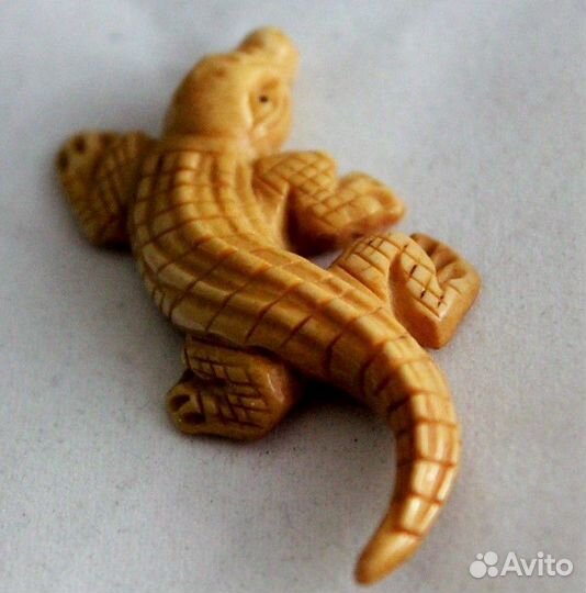 Крокодил - Нэцкэ из Кости резная Подвеска ru*57