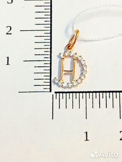 Золотая подвеска с фианитом