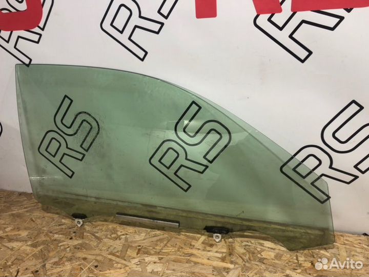 Стекло двери переднее правое Lexus Ct200H 1 До