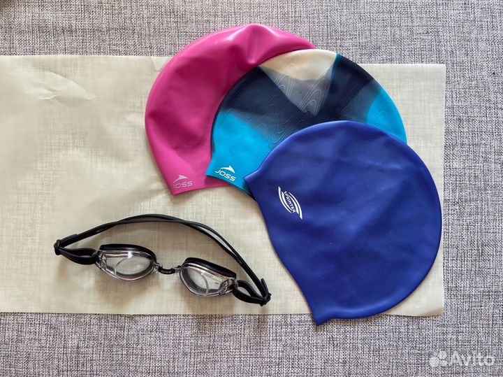 Шапочка и очки для плавания