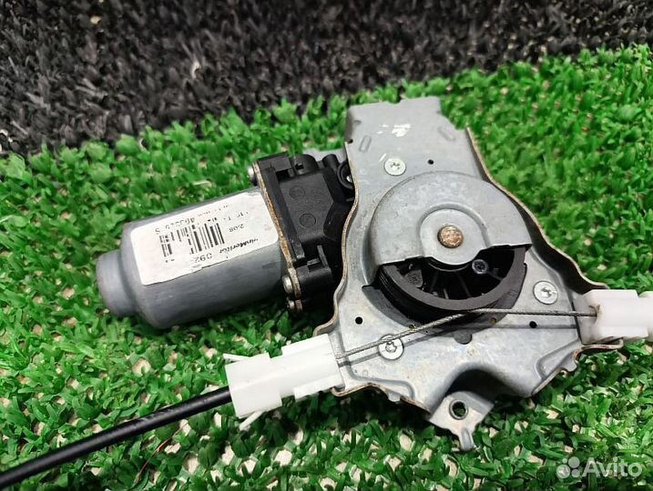 Стеклоподъемник задний правый Nissan Pathfinder