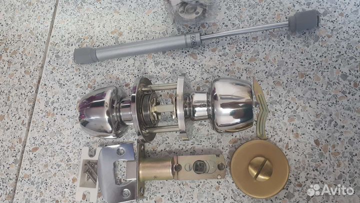 Дверные ручки и газовый лифт