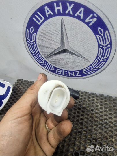 Насос стеклоомывателя Mercedes W211