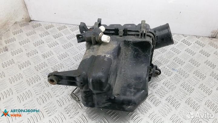 Корпус воздушного фильтра Suzuki Baleno 2000