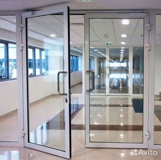 Пластиковая дверь / входная группа