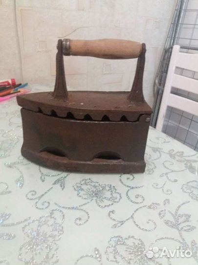 Утюг старый
