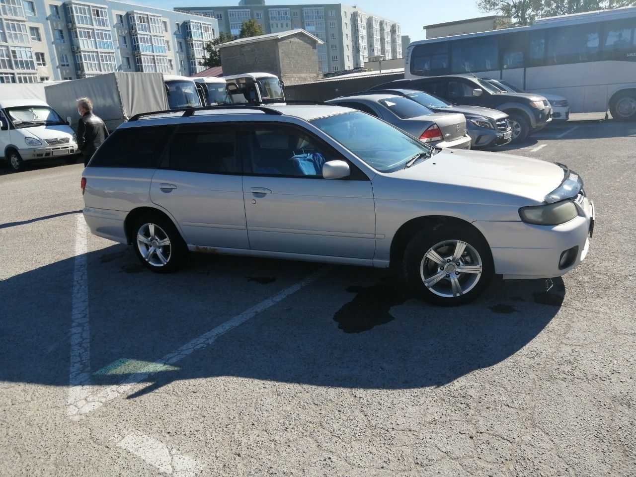 Nissan Avenir