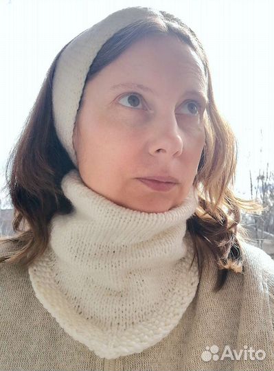 Вязаная повязка и манишка, комплект