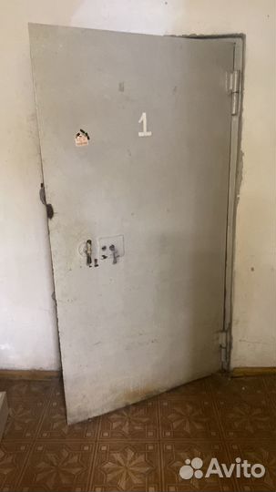 Дверь сейфовая металлическая противопожарная бу