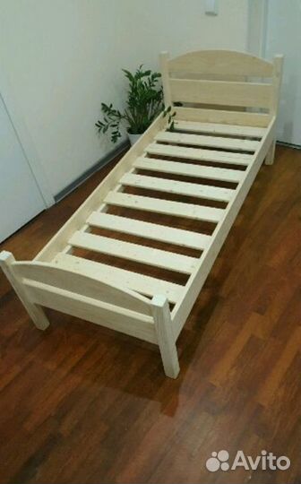 Кровать Классик из массива дерева