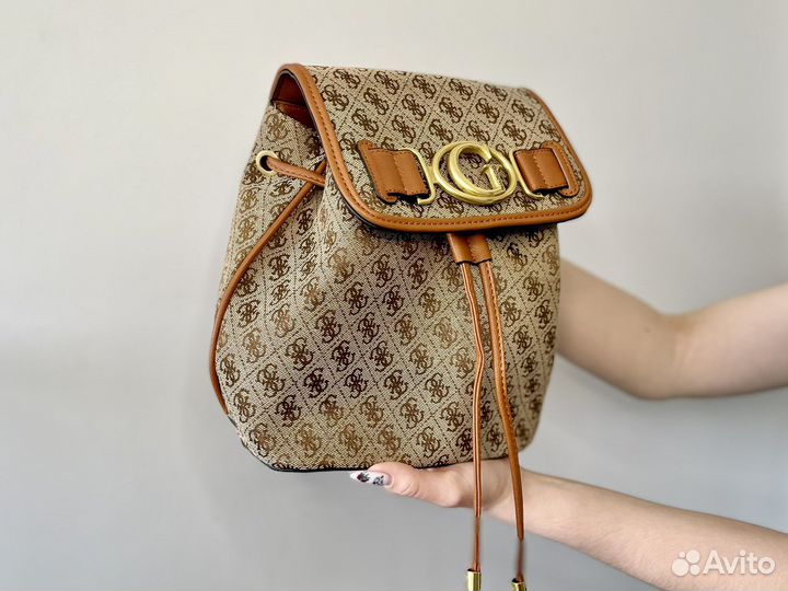 Рюкзак Guess