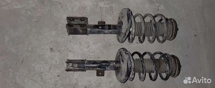 Передние стойки Peugeot 308