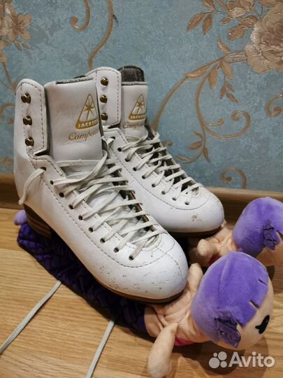 Фигурные коньки jackson