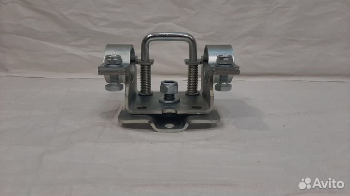 Поворотный хомут для опорного колеса прицепа