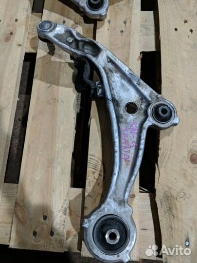 Рычаг подвески нижний передний правый Nissan Teana