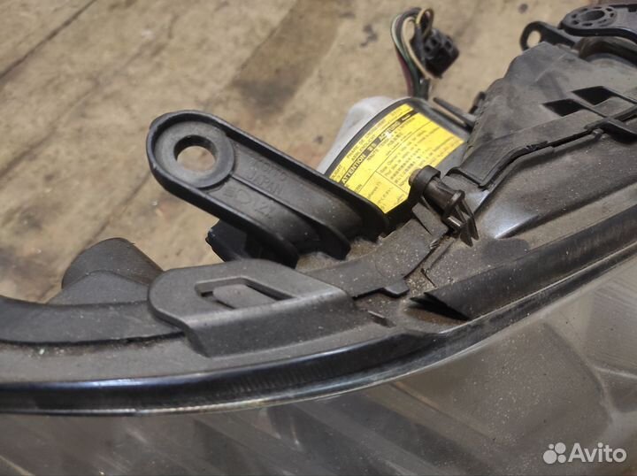 Фара правая subaru bp9