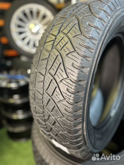 Michelin Latitude Cross 215/65 R16