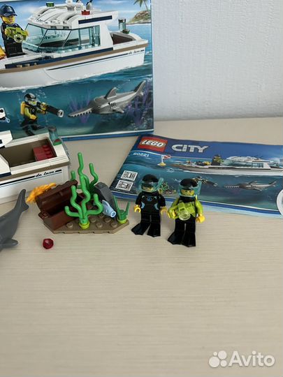 Lego city лодка 60221