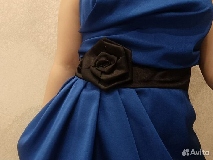 Нарядное синее платье с ассиметричным кроем