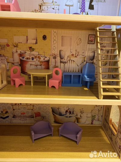 Кукольный домик с мебелью