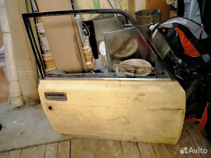 Передняя правая дверь ваз 2104