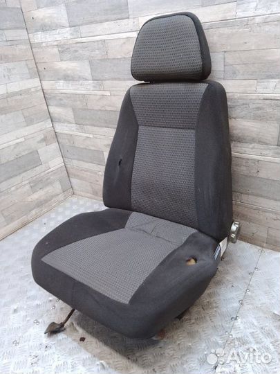 Сиденье переднее правое Ваз Приора 2172 21126 16