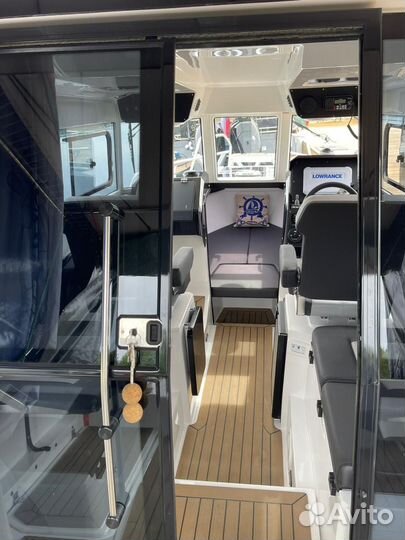 Катер North Silver Star Cabin 655