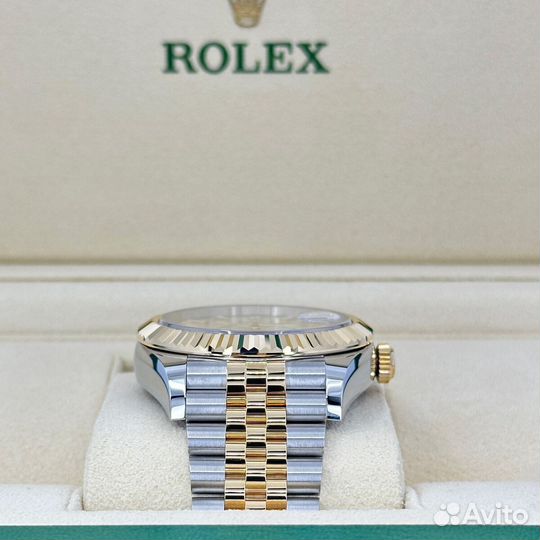 Часы Rolex Sky-Dweller 42mm Yellow Gold