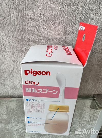 Бутылочка с ложкой Pigeon для кормления