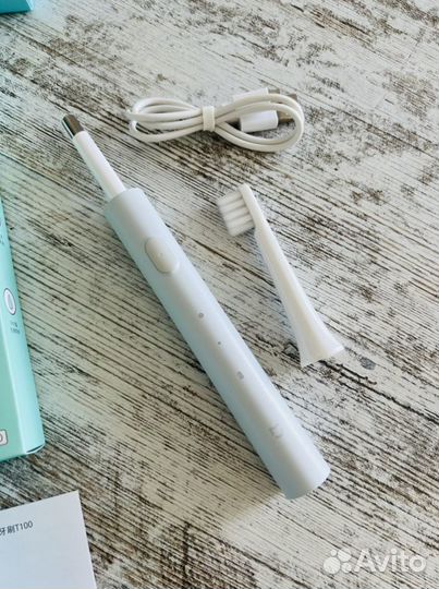 Электрическая зубная щетка новая