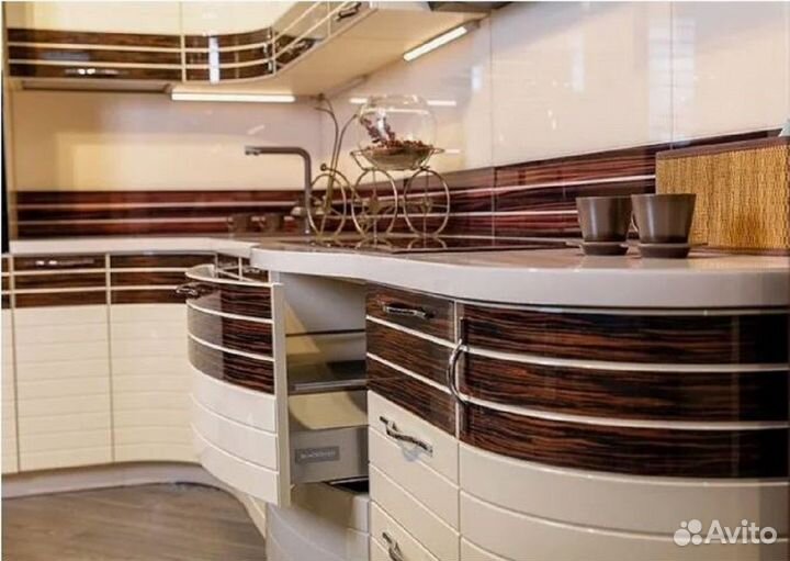 Продам готовую кухню / см размеры