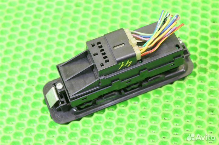 Блок управления стеклоподъемниками передний правый