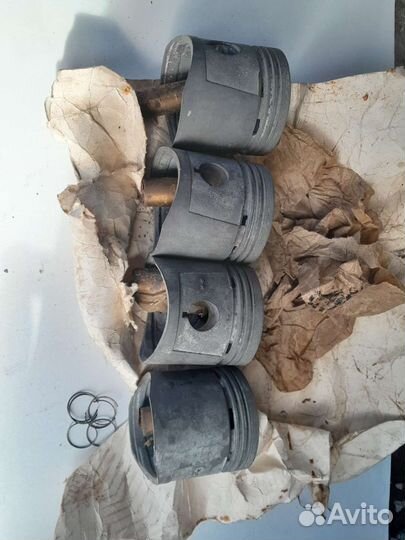 Поршня новые СССР на Москвич 412