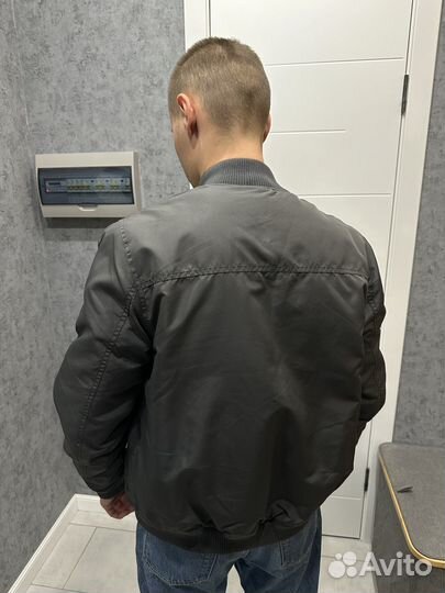 Мужской бомбер H&M