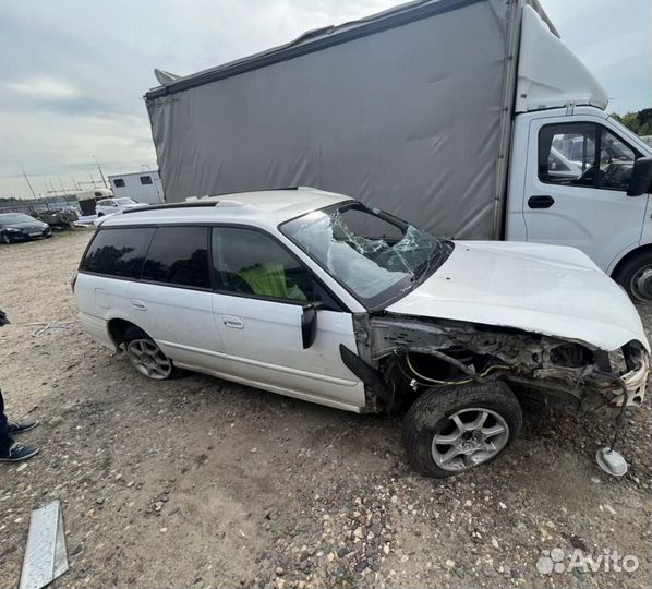 Subaru Legacy 2.0 AT, 2000, битый, 150 000 км