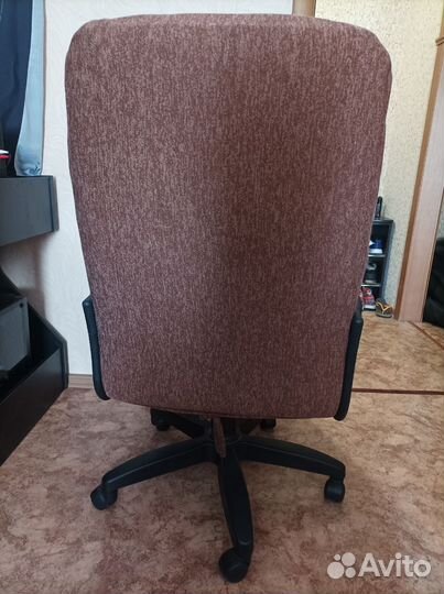 Стул кресло офисный на колесах
