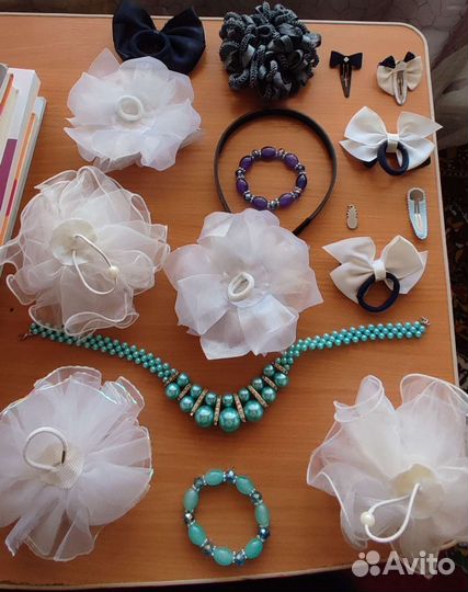 Бантики, заколки, резинки в школу