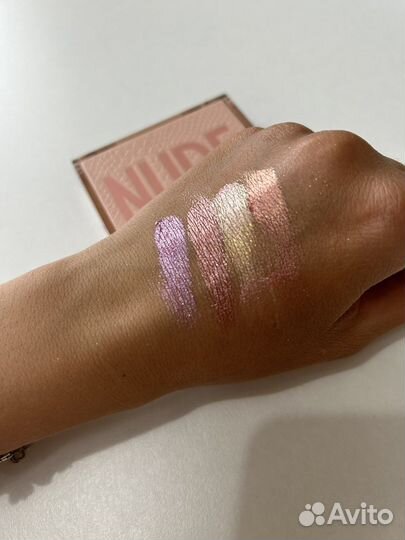Палетка теней Huda beauty