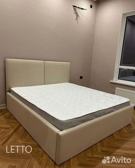 Кровать двуспальная с мягким изголовьем