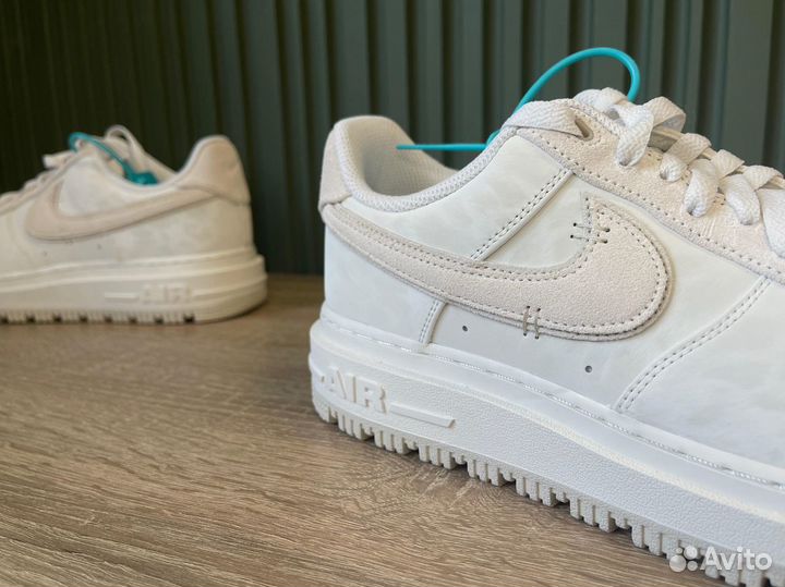Кроссовки Nike Air Force 1 Luxe Summit White