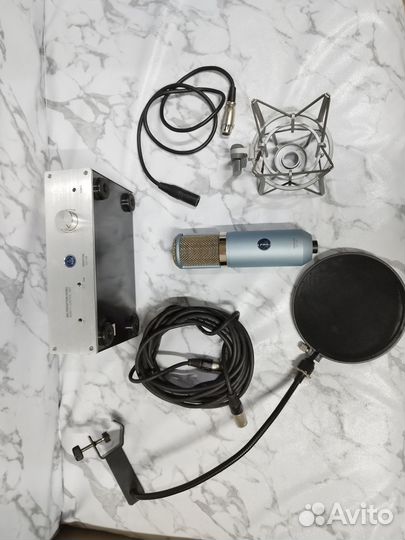 Студийный микрофон AKG Perception 820 Tube