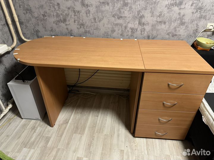 Письменный стол