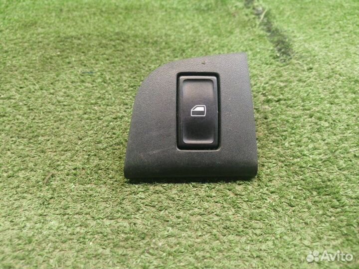 Кнопка стеклоподъемника передняя правая Skoda