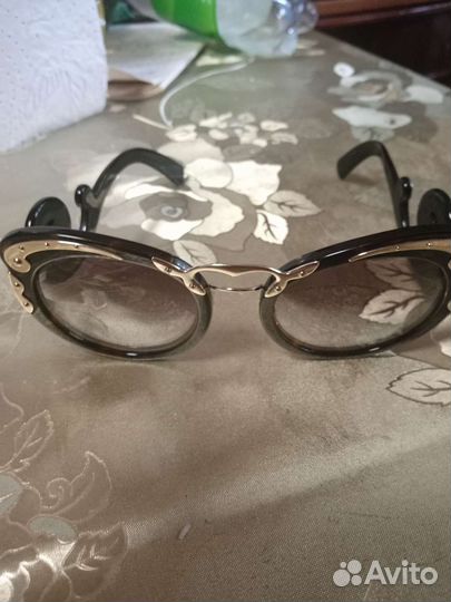 Солнечные очки женские prada